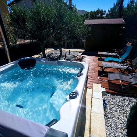 Holiday Home Istra With Jacuzzi เมดูลิน ภายนอก รูปภาพ