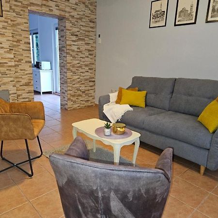 Holiday Home Istra With Jacuzzi เมดูลิน ภายนอก รูปภาพ