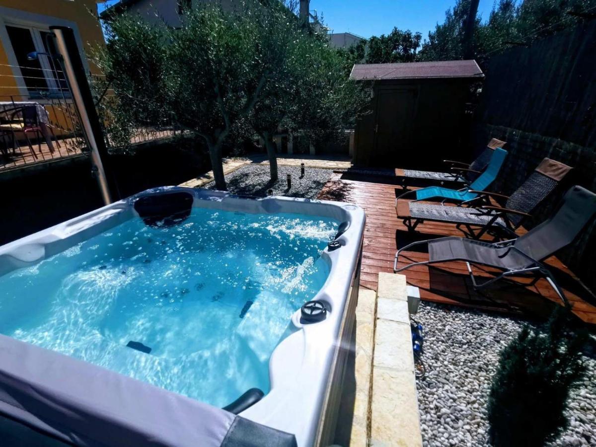 Holiday Home Istra With Jacuzzi เมดูลิน ภายนอก รูปภาพ