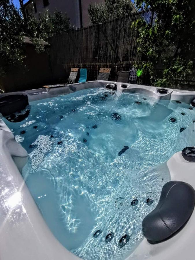 Holiday Home Istra With Jacuzzi เมดูลิน ภายนอก รูปภาพ