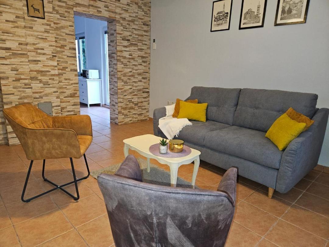Holiday Home Istra With Jacuzzi เมดูลิน ภายนอก รูปภาพ