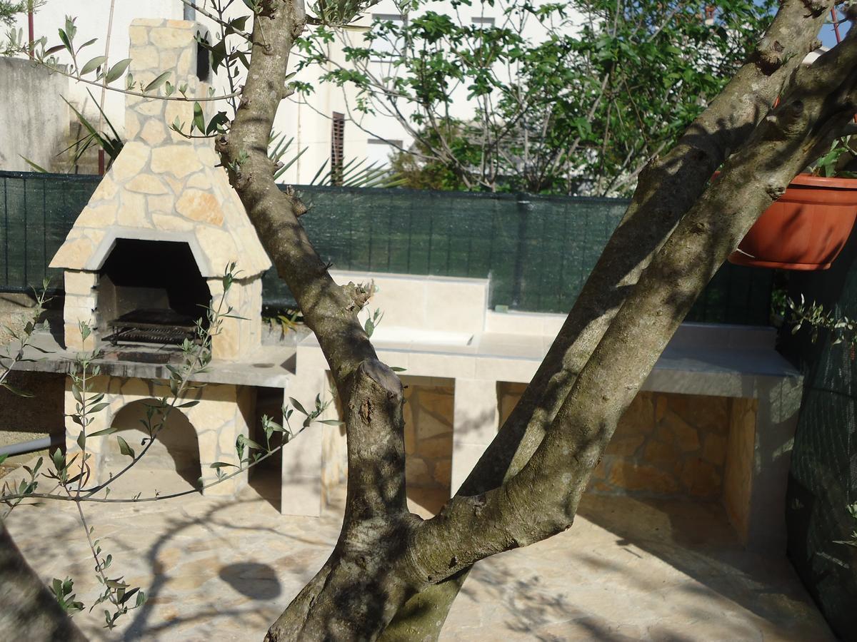 Holiday Home Istra With Jacuzzi เมดูลิน ภายนอก รูปภาพ
