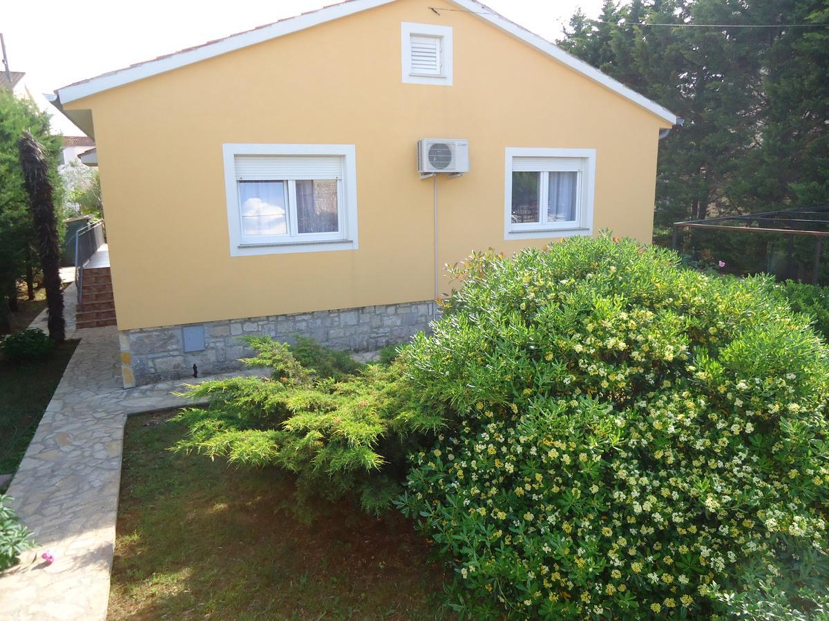Holiday Home Istra With Jacuzzi เมดูลิน ภายนอก รูปภาพ