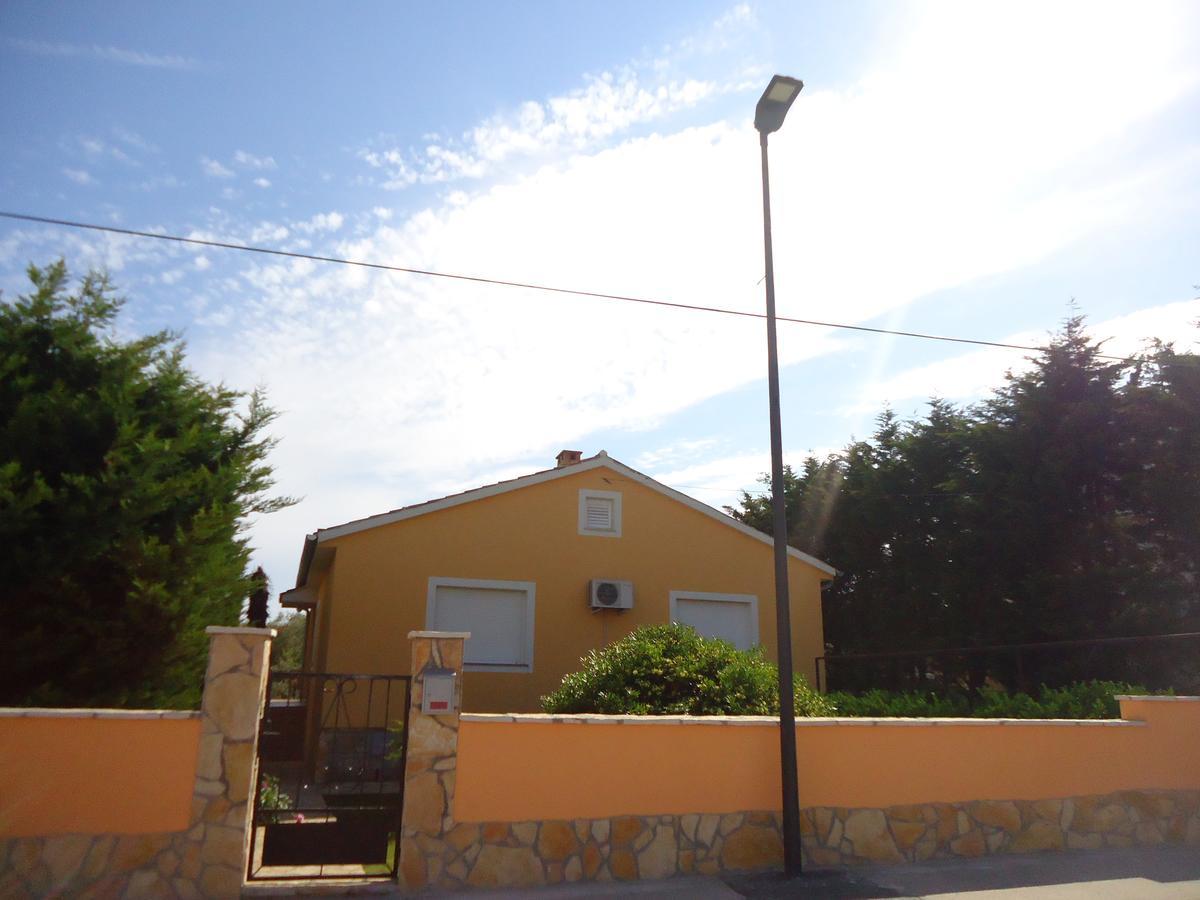 Holiday Home Istra With Jacuzzi เมดูลิน ภายนอก รูปภาพ