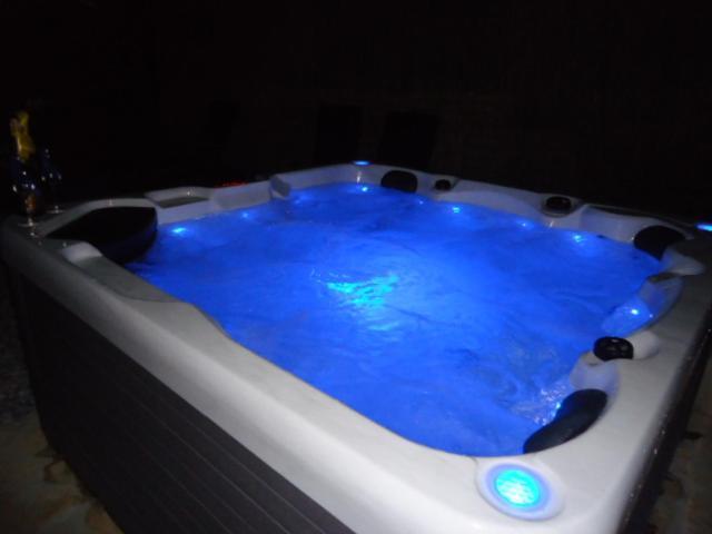 Holiday Home Istra With Jacuzzi เมดูลิน ภายนอก รูปภาพ