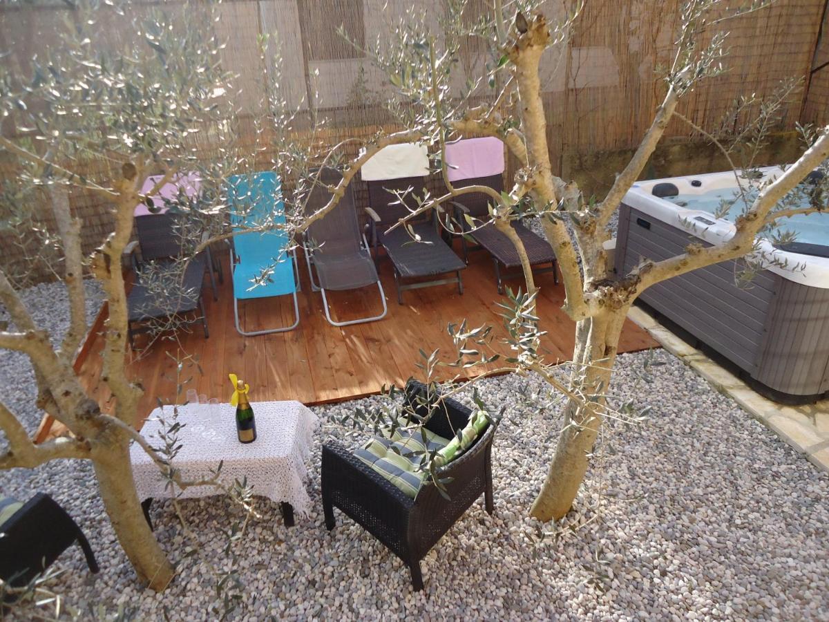 Holiday Home Istra With Jacuzzi เมดูลิน ภายนอก รูปภาพ