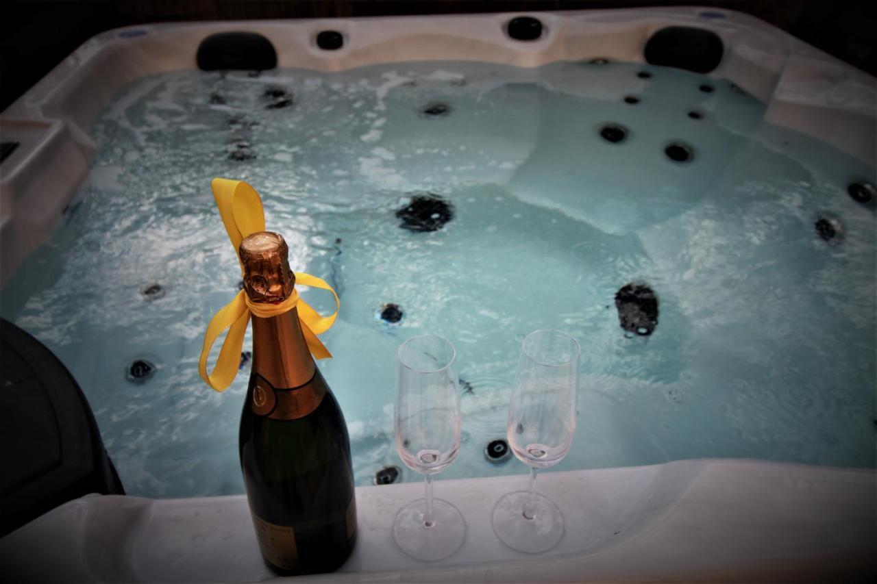 Holiday Home Istra With Jacuzzi เมดูลิน ภายนอก รูปภาพ